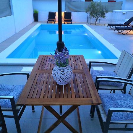 Cypress Tree Holiday Apartments Privlaka  Bagian luar foto