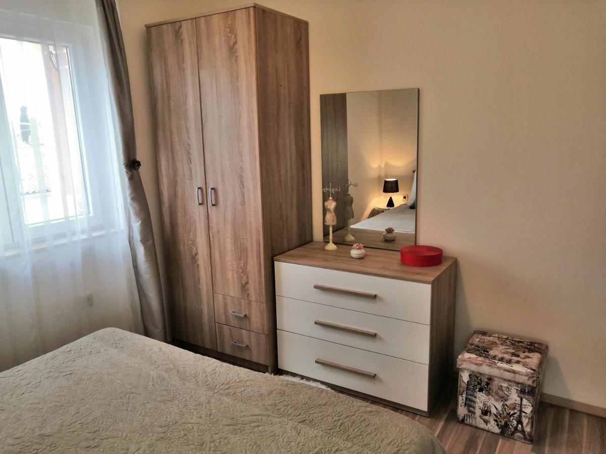 Cypress Tree Holiday Apartments Privlaka  Bagian luar foto