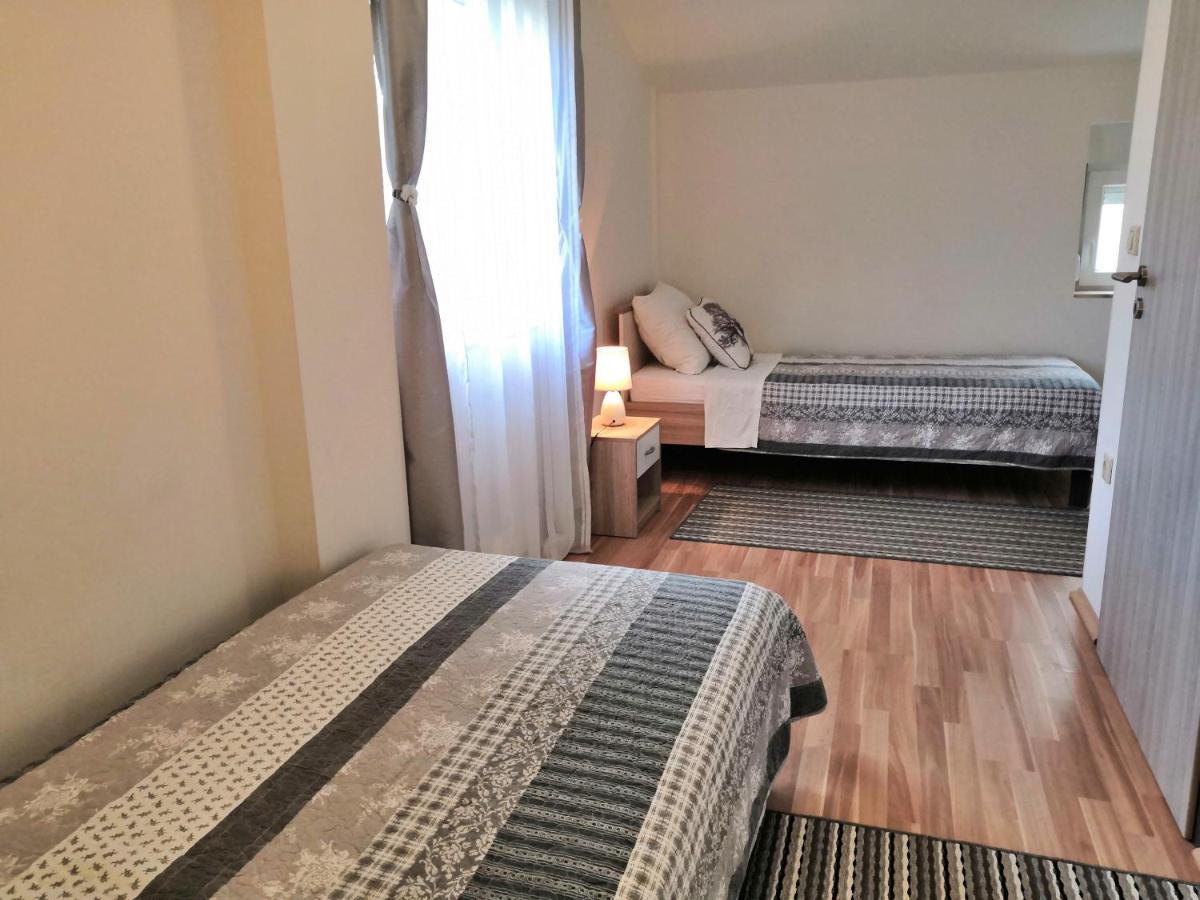 Cypress Tree Holiday Apartments Privlaka  Bagian luar foto