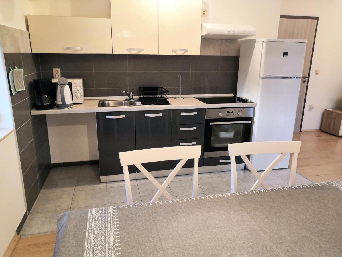 Cypress Tree Holiday Apartments Privlaka  Bagian luar foto