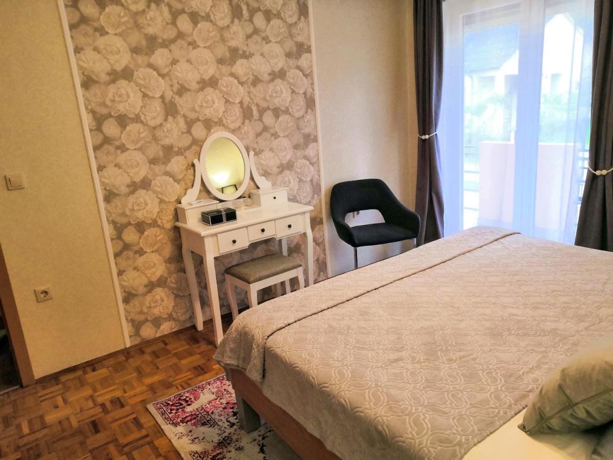 Cypress Tree Holiday Apartments Privlaka  Bagian luar foto