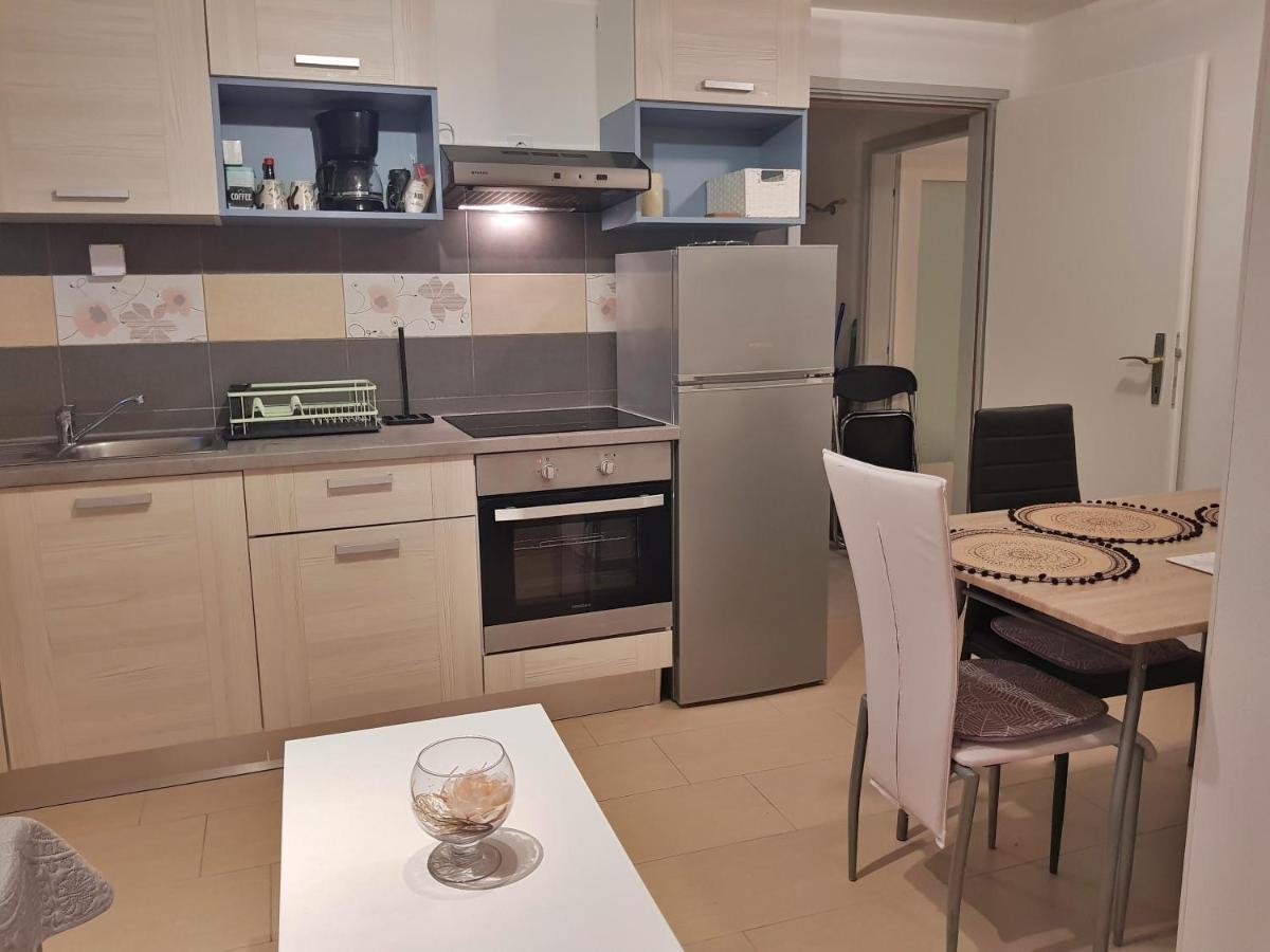 Cypress Tree Holiday Apartments Privlaka  Bagian luar foto
